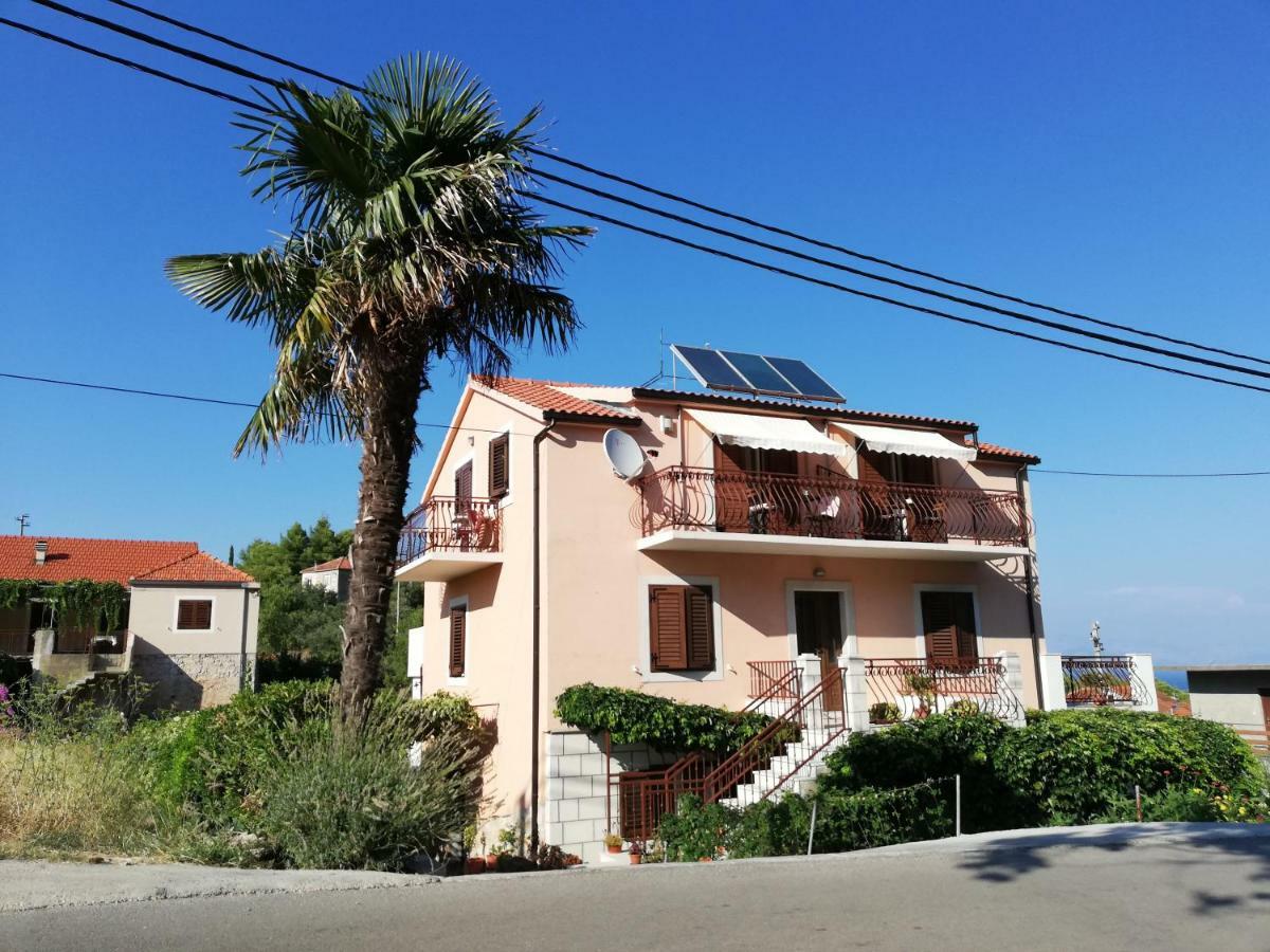 Apartments Vrisnik Jelsa  Exterior photo